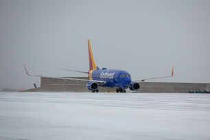 southwest-airlines-operations-in-the-snow-photographer-stephe