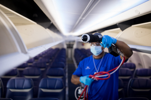 southwest-airlines-aircraft-cleaning-process-features-an-electro
